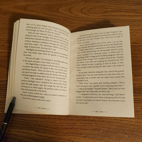 Bundle of 3 Scholastics "Wings of Fire" books. In very good used condition. - Picture 3 of 16